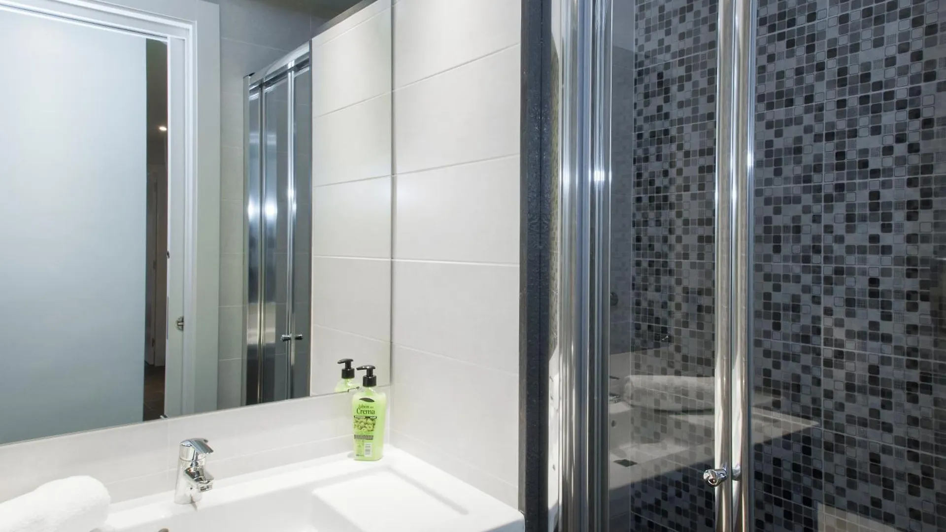 Daire Autentic Eixample Barselona İspanya