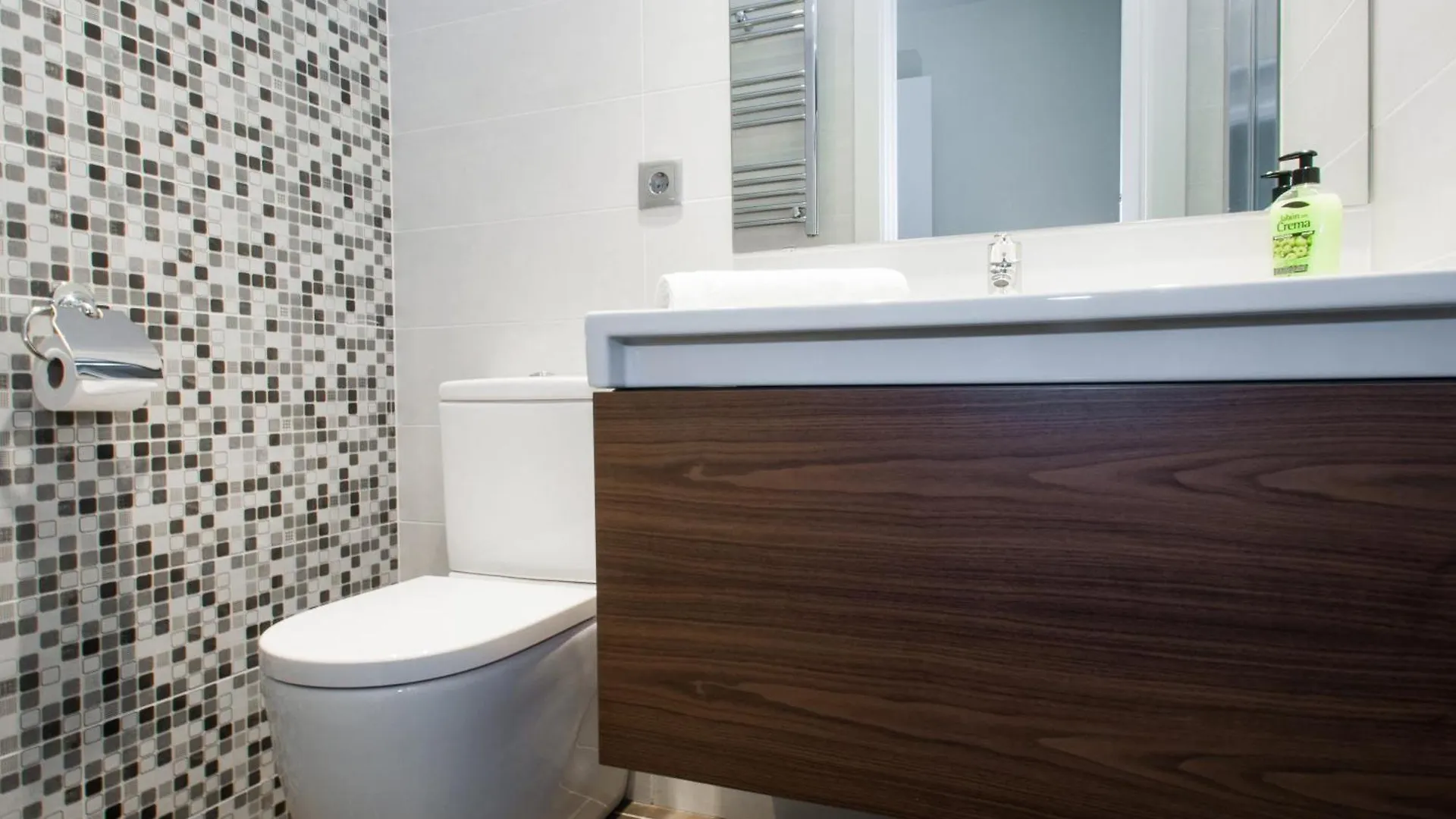 Autentic Eixample Barcelona Apartment