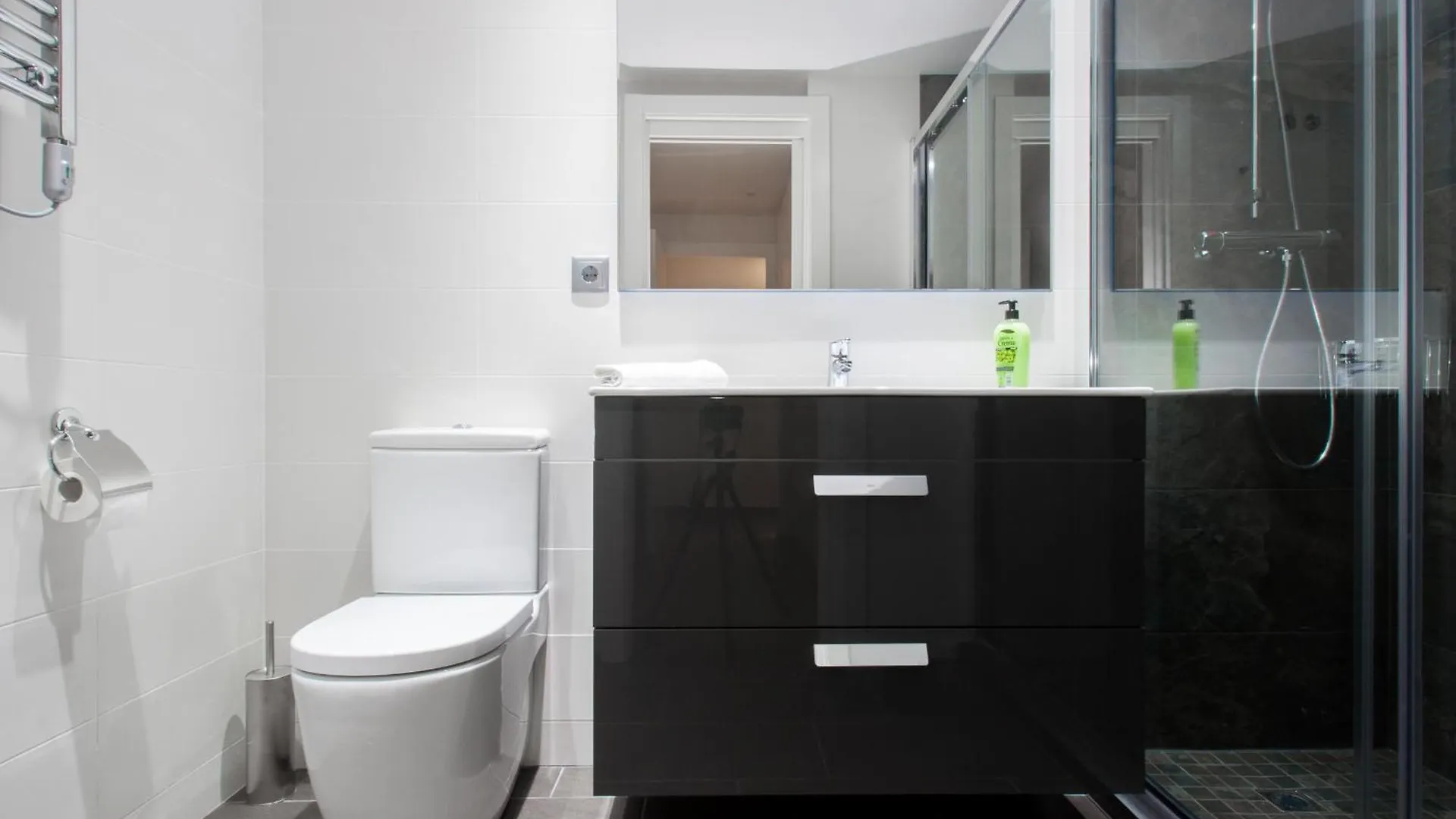 Autentic Eixample Barcelona Apartment 0*,